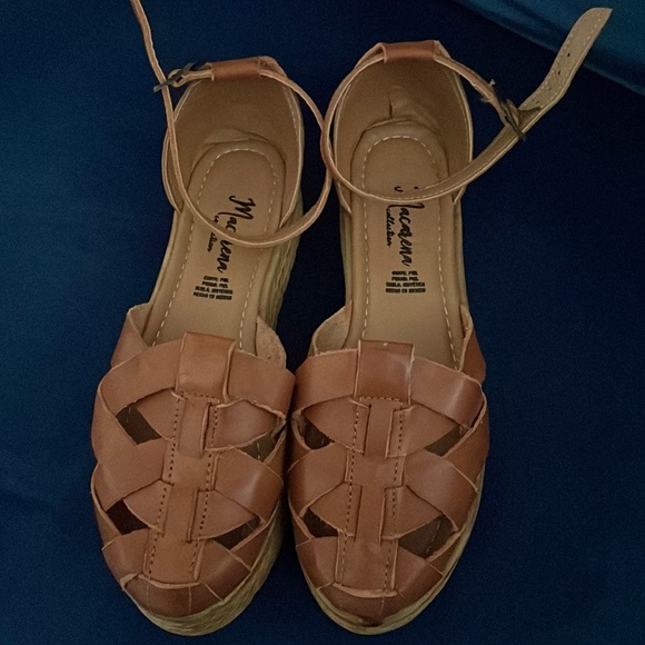 Platform sandals - Picture 2 of 9